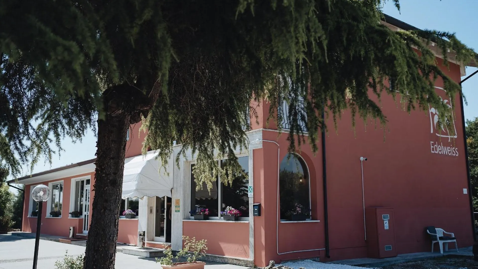 Castel dʼArio Hotel Edelweiss Mantova